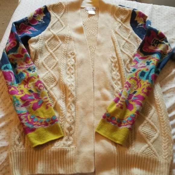 Coco and Main sz Small multi colored sweater - Picture 2 of 4
